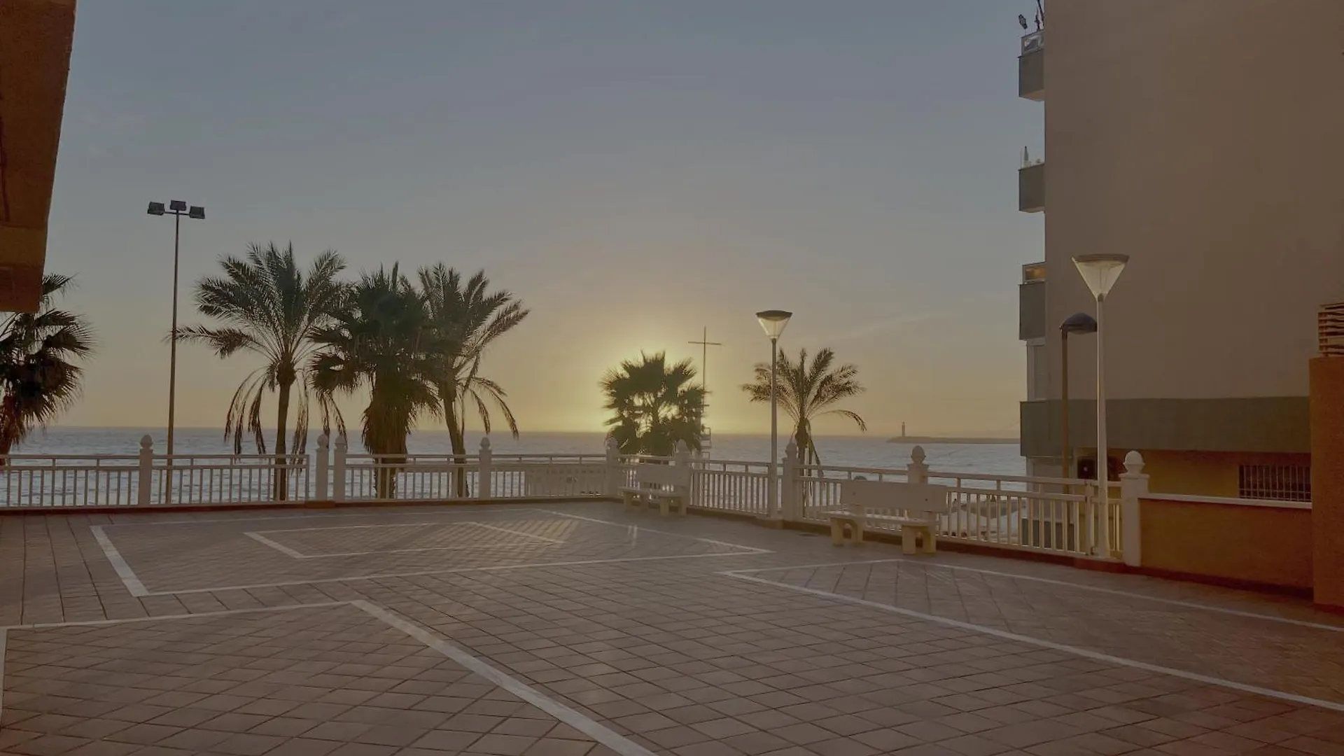아파트 Apartamento Centrico Y En Primera Linea De La Playa - Wifi El Jaul