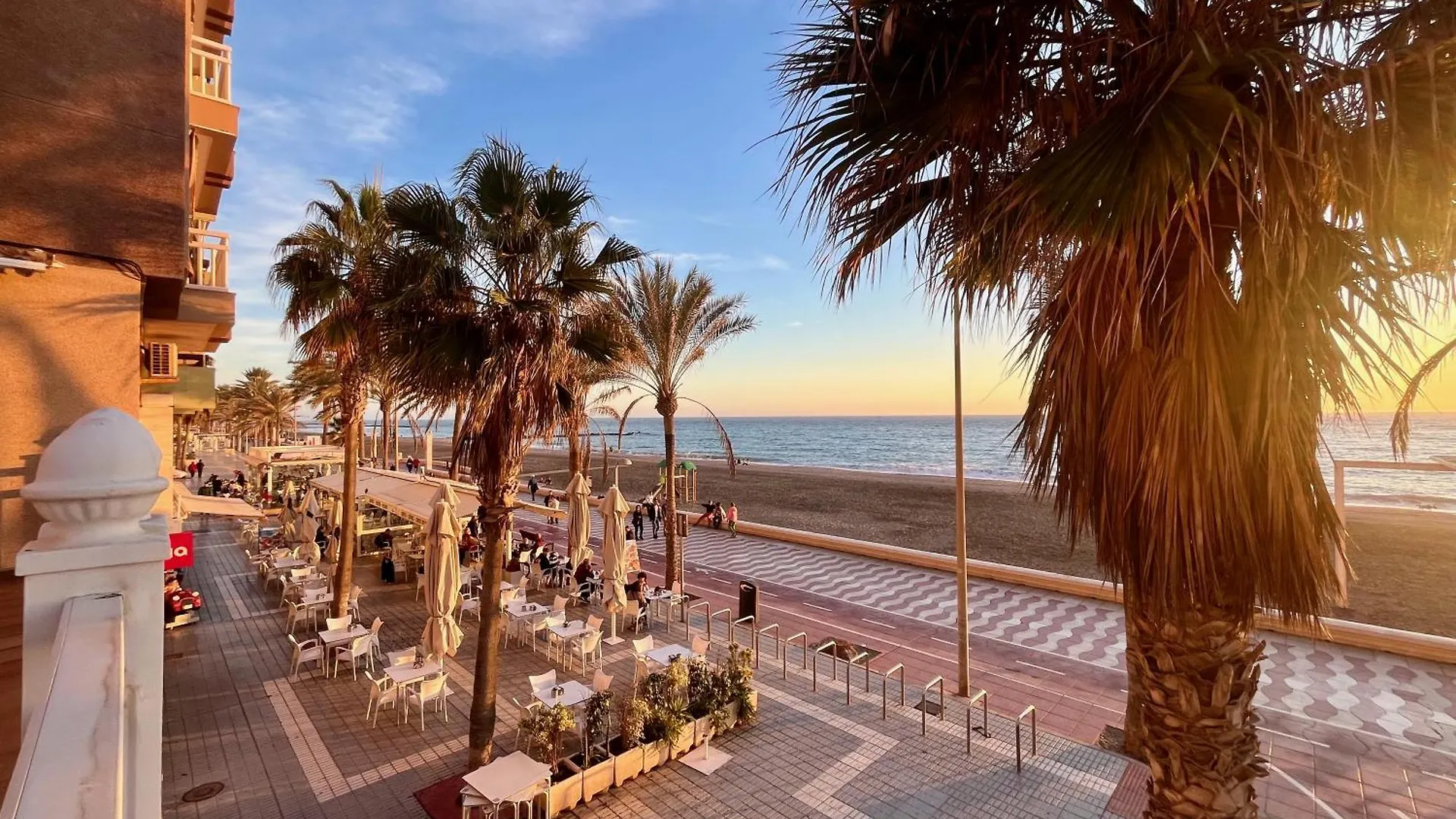 아파트 Apartamento Centrico Y En Primera Linea De La Playa - Wifi El Jaul