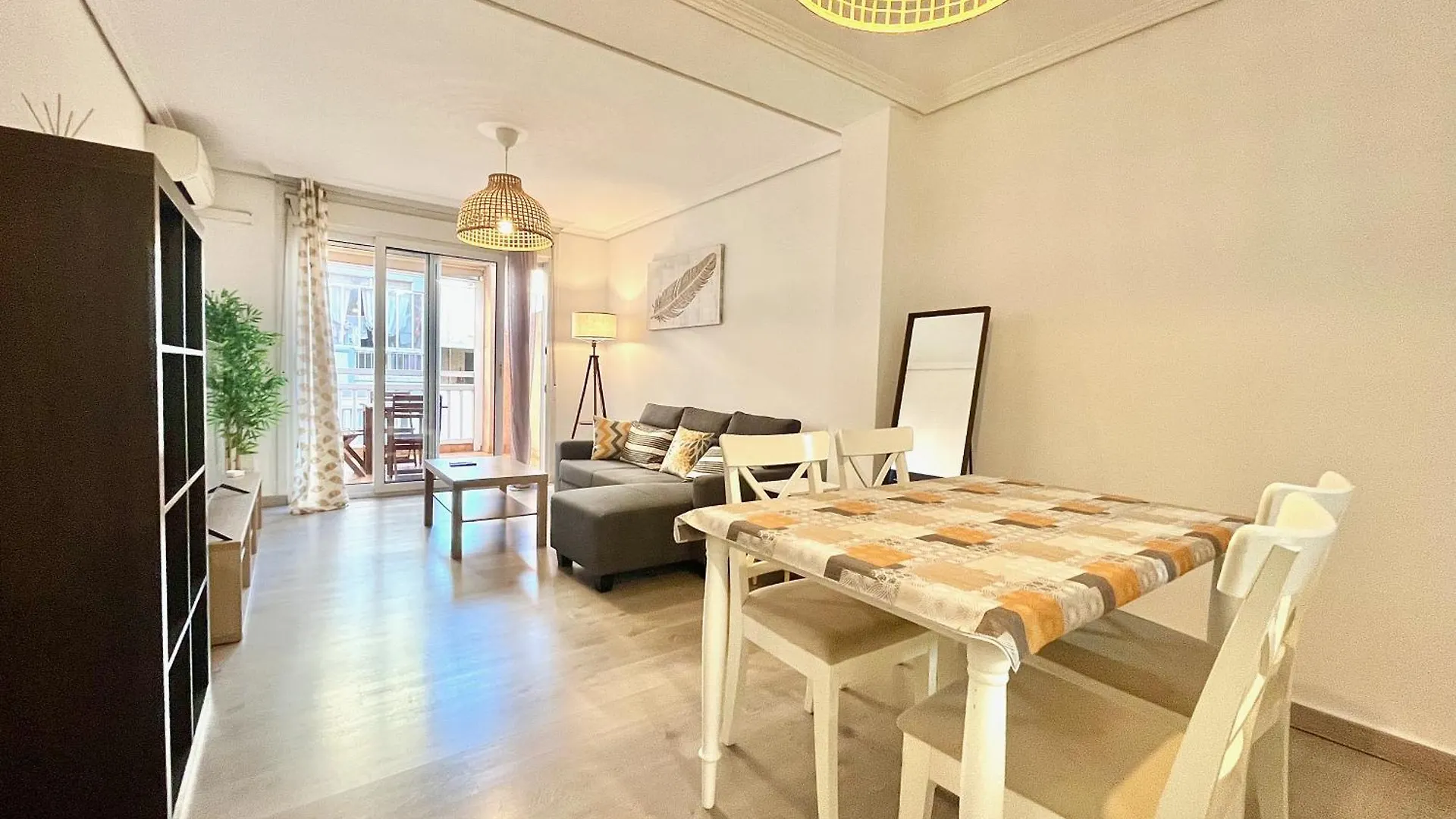 Apartamento Centrico Y En Primera Linea De La Playa - Wifi El Jaul 스페인