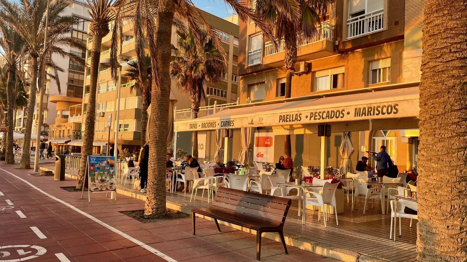 아파트 Apartamento Centrico Y En Primera Linea De La Playa - Wifi El Jaul