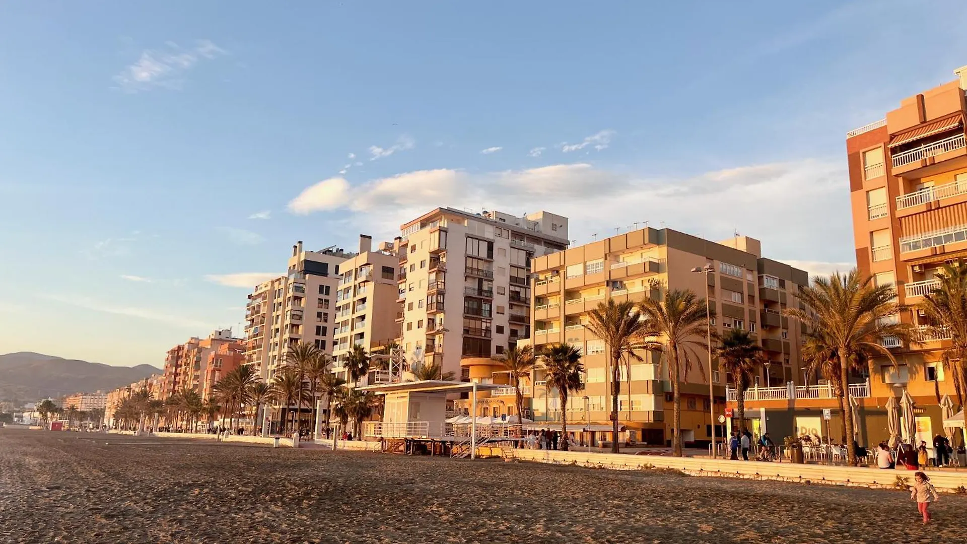 Apartamento Centrico Y En Primera Linea De La Playa - Wifi El Jaul